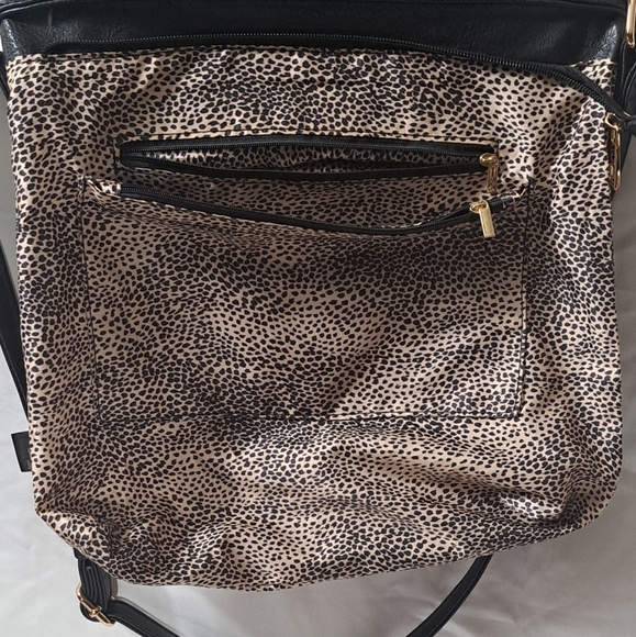 Black & White Strip PVC Leather Shoulder/Crossbody Bag EUC - Picture 8 of 15